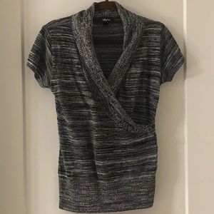 Like New V-Neck short sleeve sweater